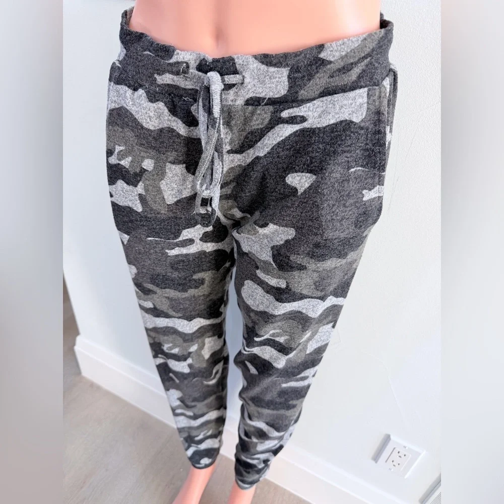 New Y2K Camouflage Jogger Pants size S